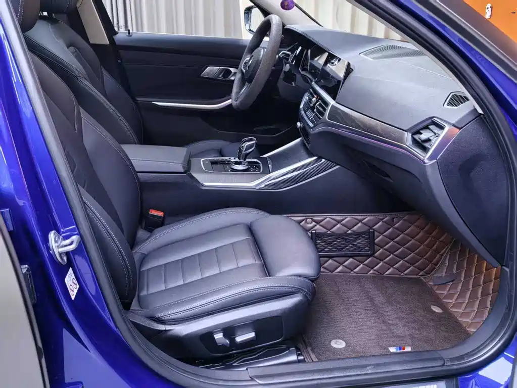 BMW 3 Series 2019 — фото 14