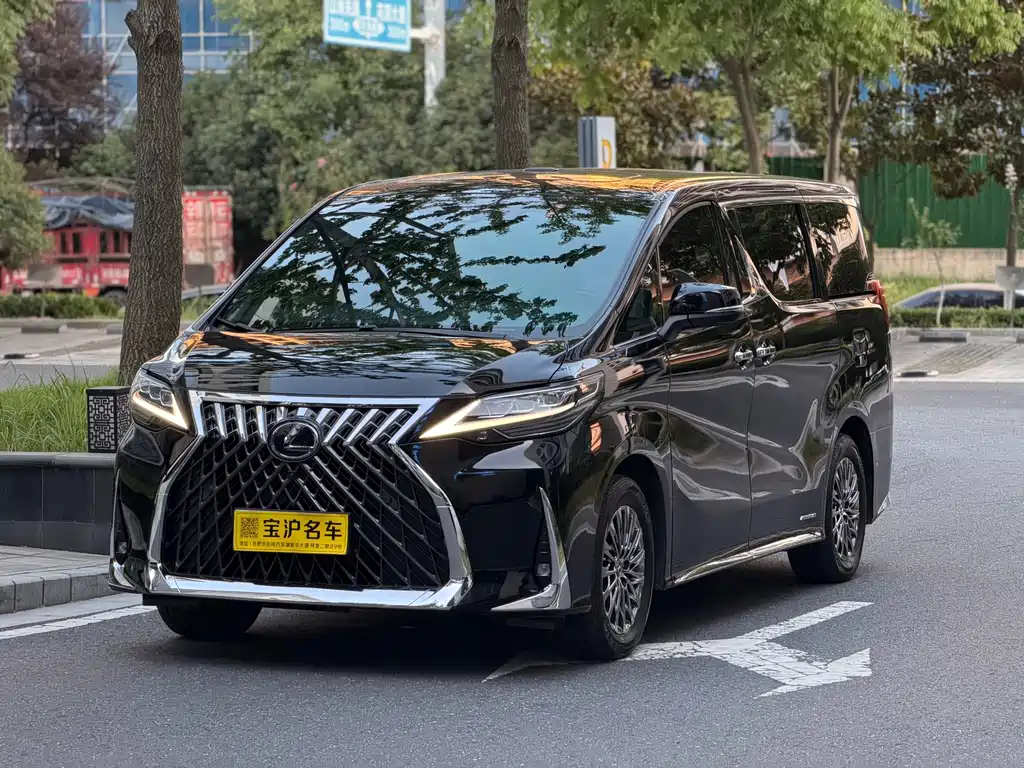 Lexus LM 2022 — фото 1