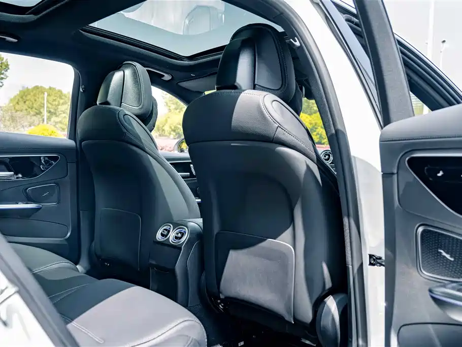 Mercedes-Benz C-Class 2025 — фото 17