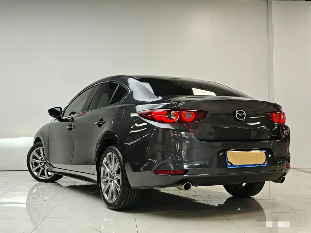 Mazda 3 Axela 2021 — фото 17