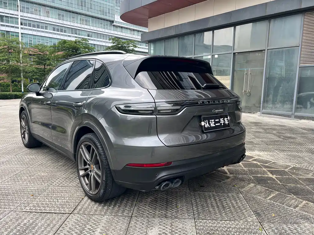 Porsche Cayenne 2021