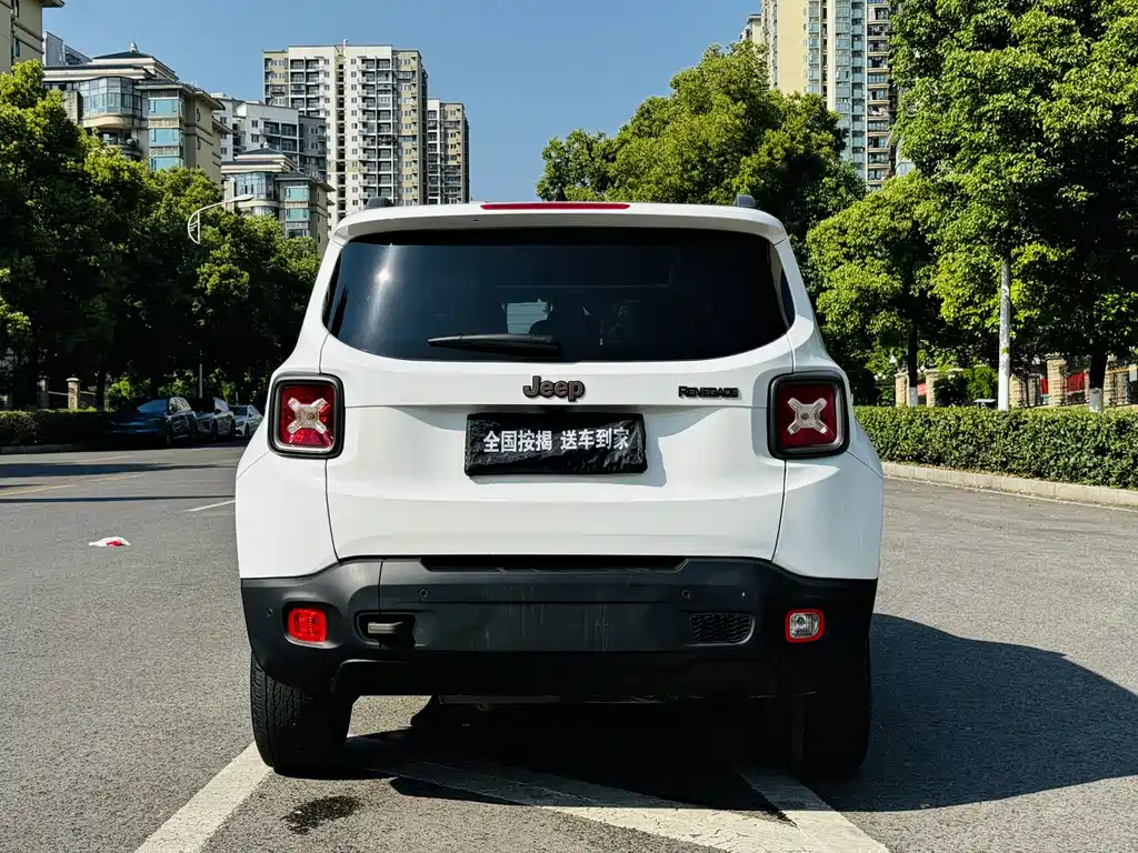 Jeep Renegade 2017 — фото 20
