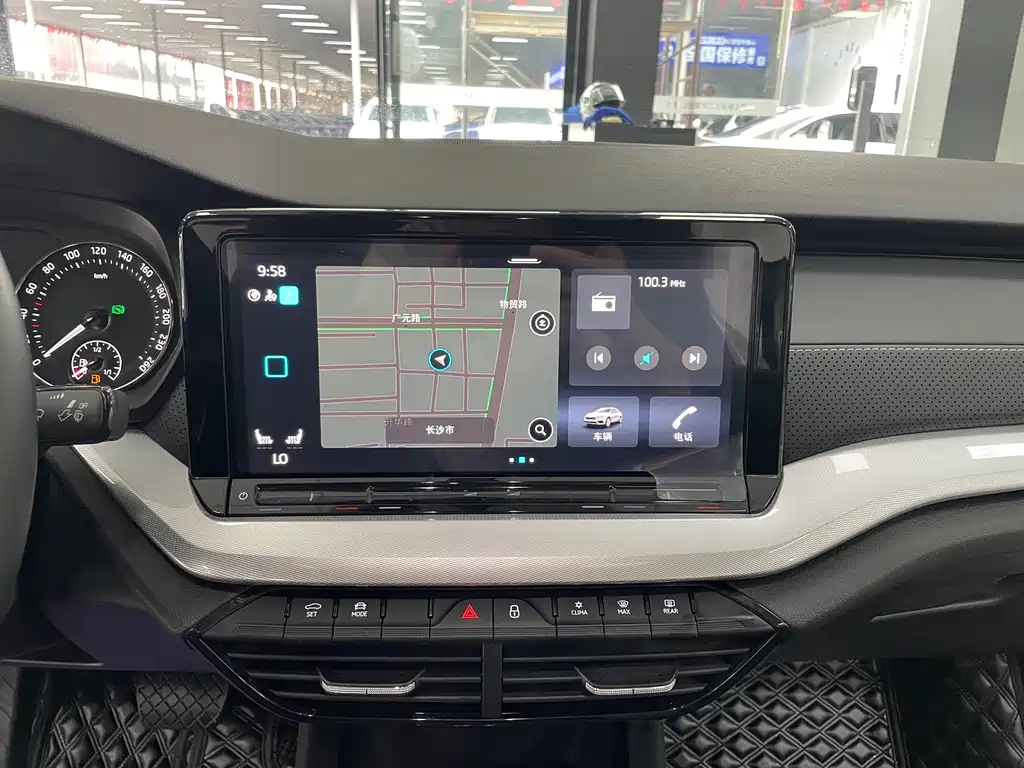 Skoda Octavia 2022 — фото 10