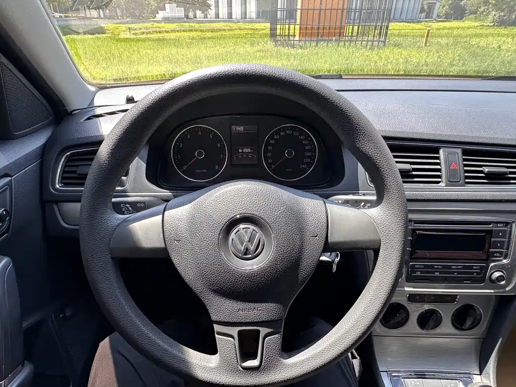 Volkswagen Lavida 2016 — фото 10