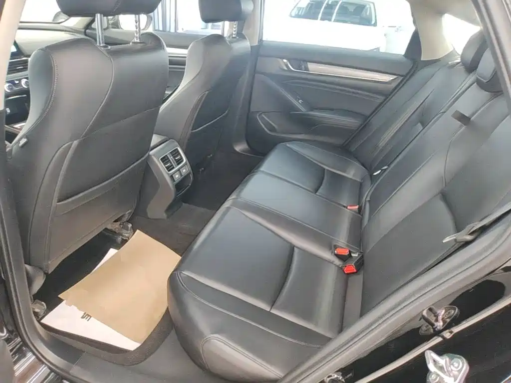 Honda Accord 2023 — фото 17