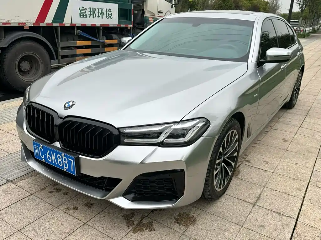 BMW 5 Series 2018 — фото 1