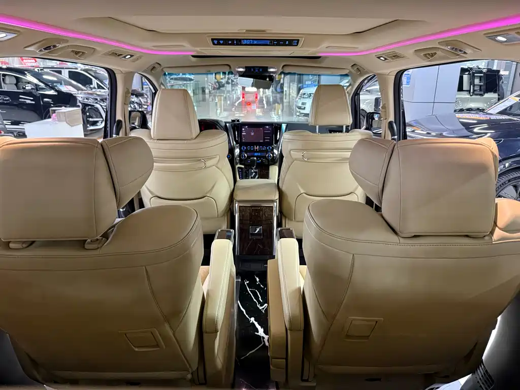 Toyota Alphard 2022 — фото 18