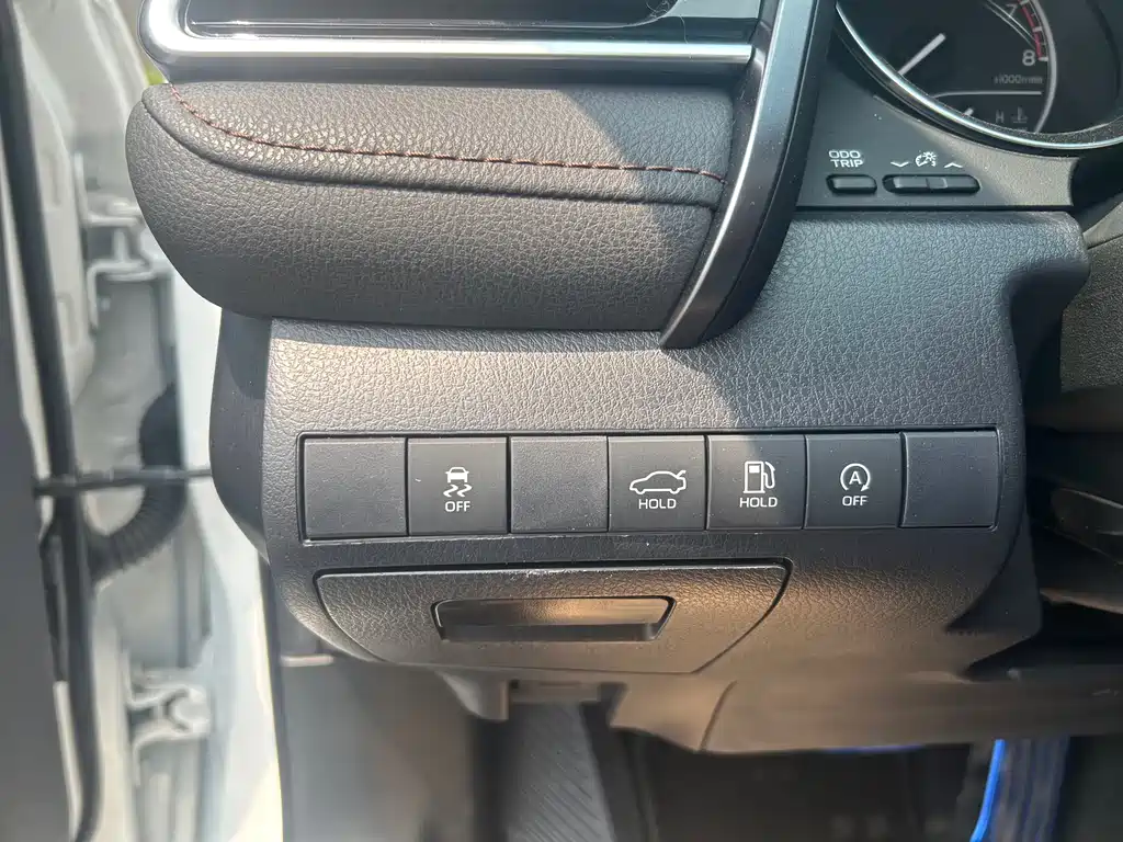 Toyota Camry 2022 — фото 13