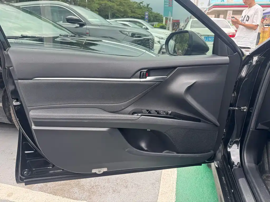 Toyota Camry 2022 — фото 8