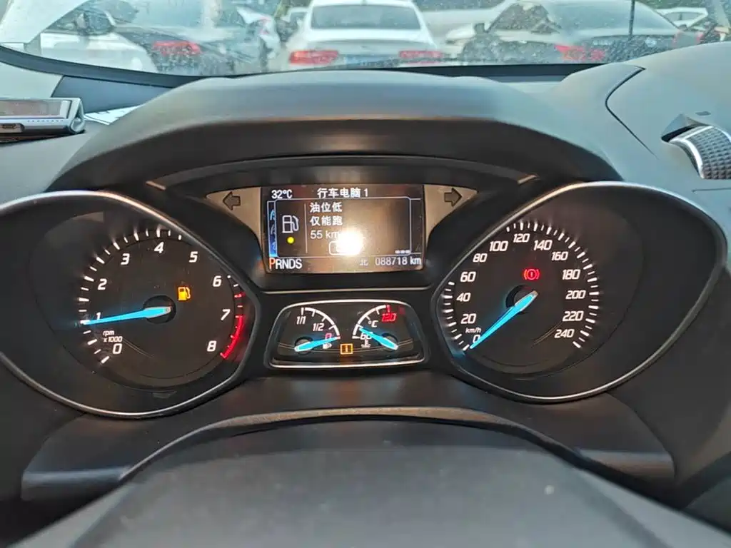 Ford Kuga 2016 — фото 12