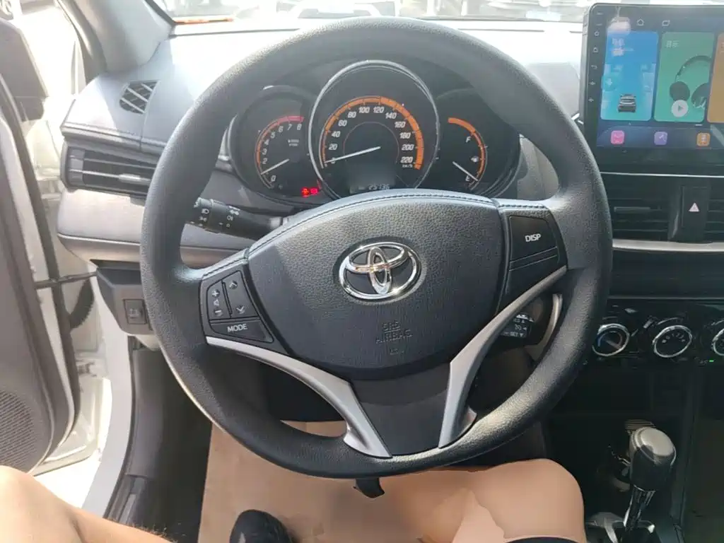 Toyota Yaris L 2022 — фото 11