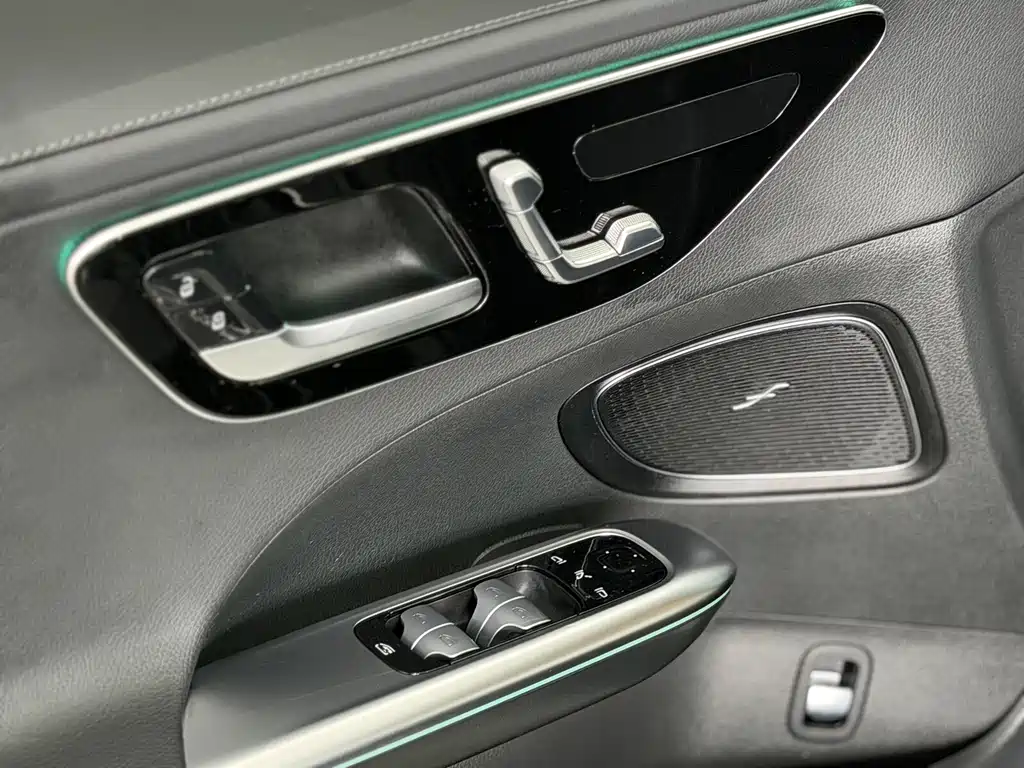 Mercedes-Benz C-Class 2023 — фото 16