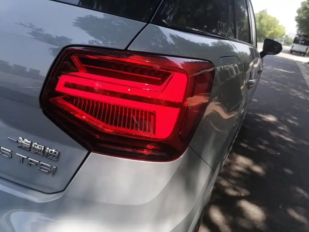 Audi Q2L 2022 — фото 8