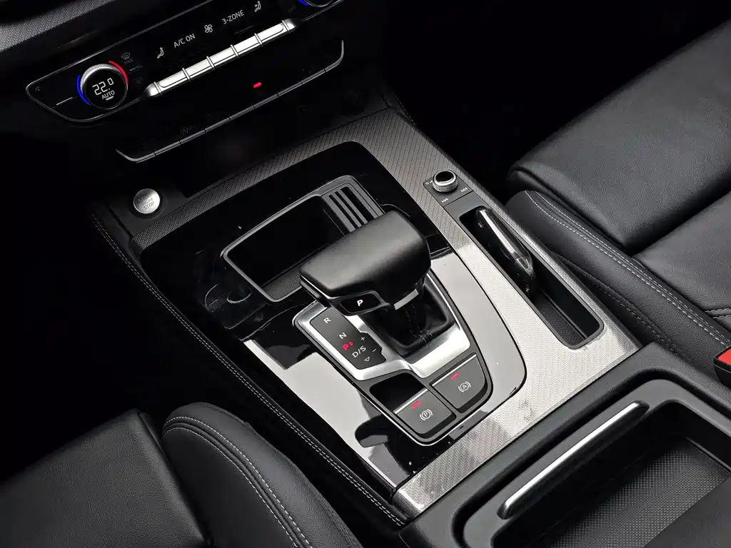 Audi Q5L 2022 — фото 18