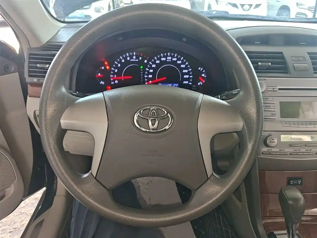 Toyota Camry 2015 — фото 11