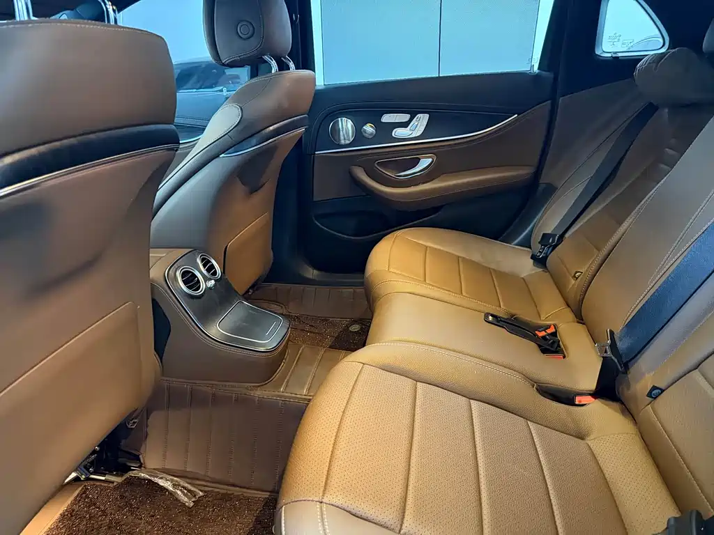 Mercedes-Benz E-Class 2023 — фото 7