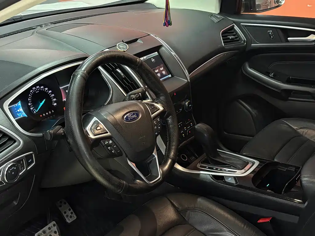 Ford Edge 2016 — фото 9