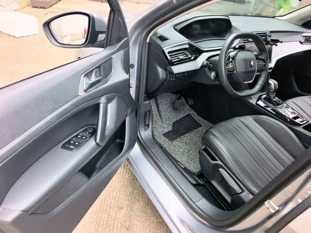 Peugeot 408 2023 — фото 16
