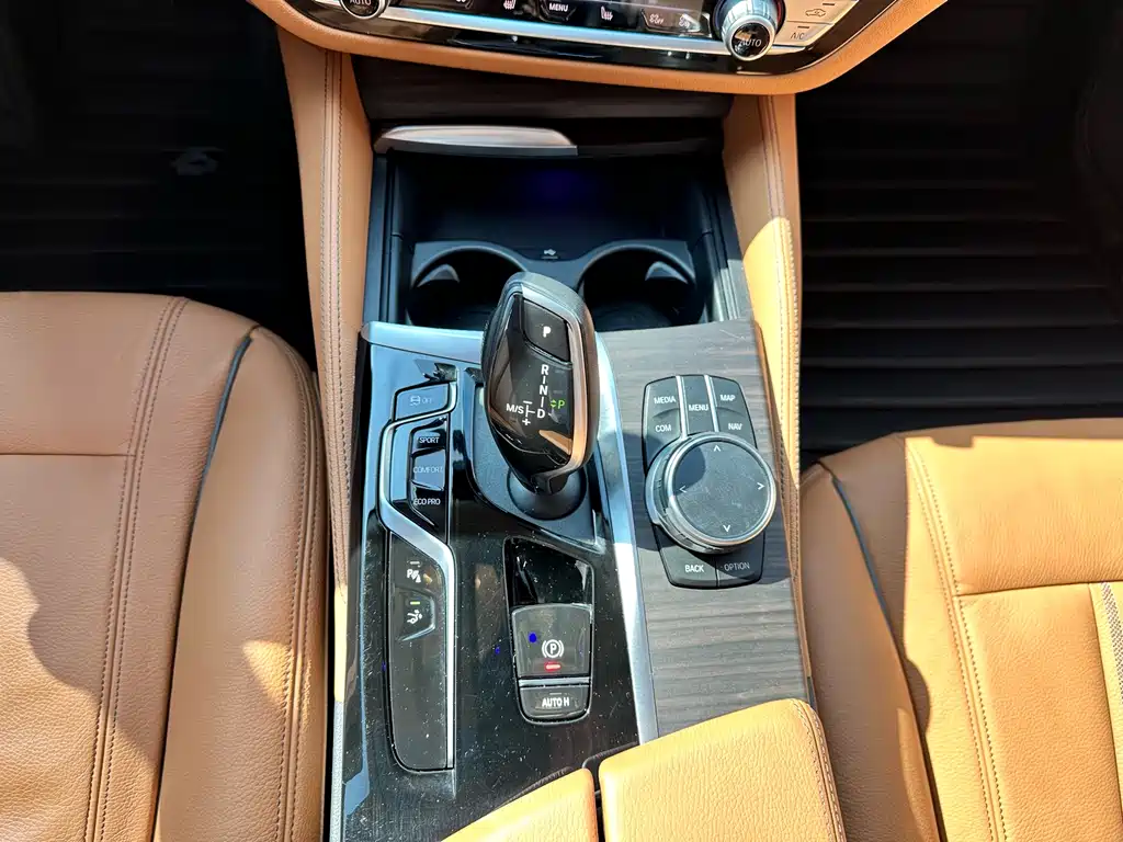 BMW 6 Series GT 2021 — фото 9