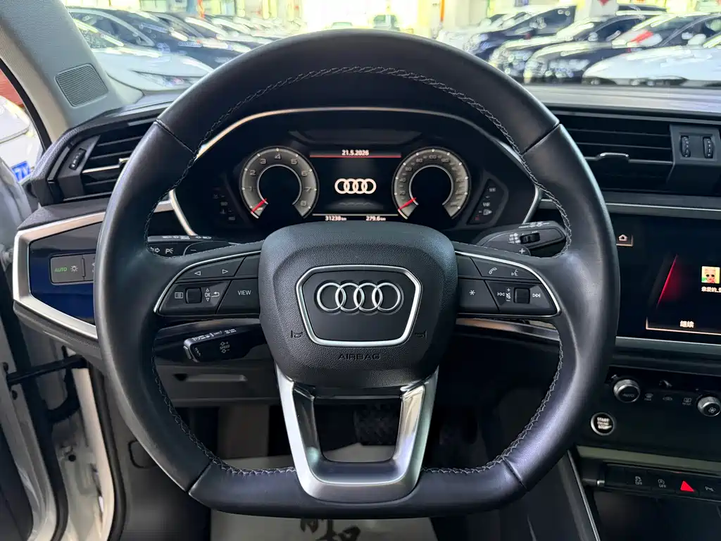 Audi Q3 2023 — фото 13