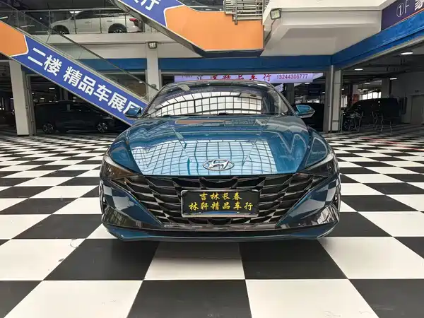 Hyundai Elantra 2022