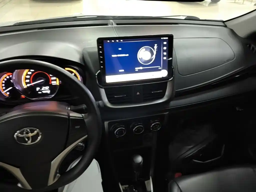 Toyota Yaris L 2023 — фото 10
