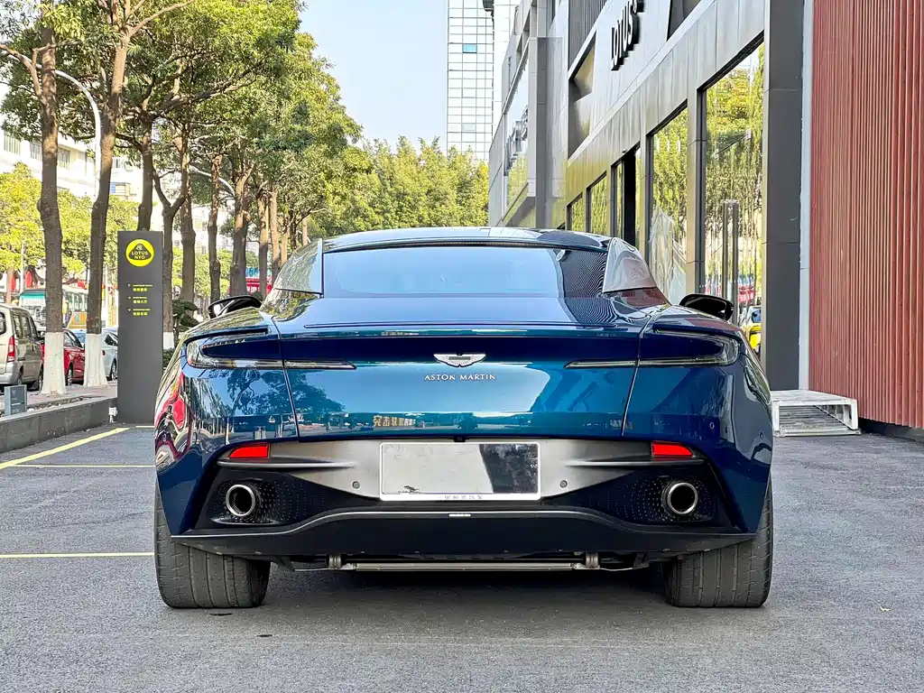 Aston Martin DB11 2020 — фото 5