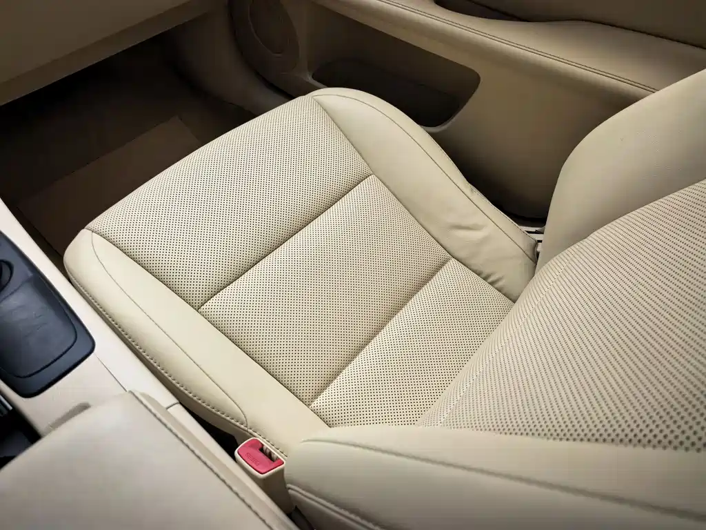Lexus ES 2015 — фото 17