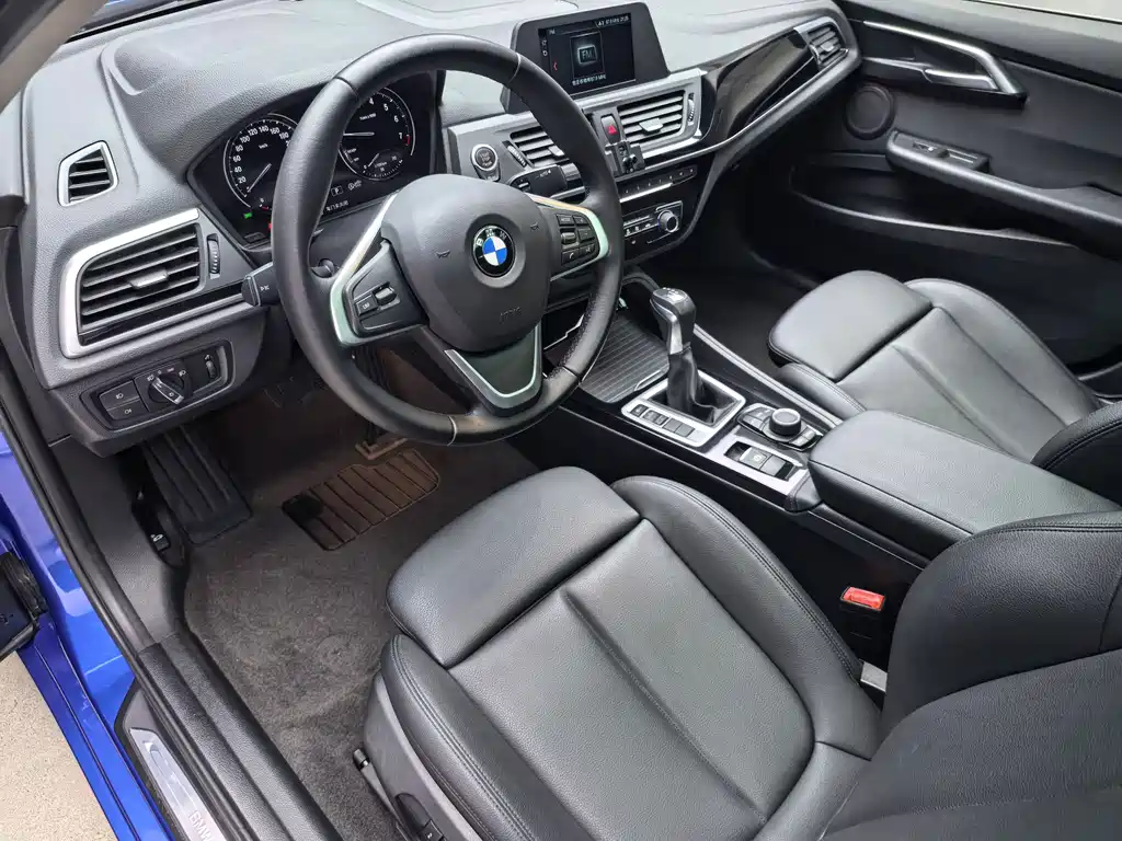 BMW 1 Series 2018 — фото 8