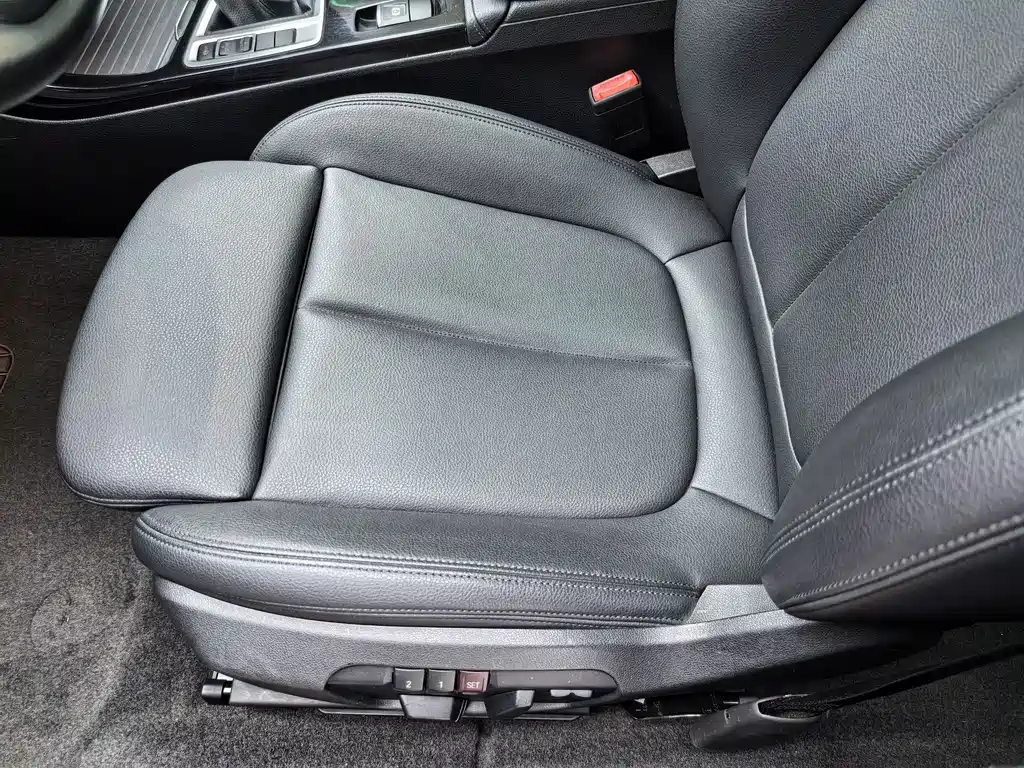 BMW 1 Series 2018 — фото 16
