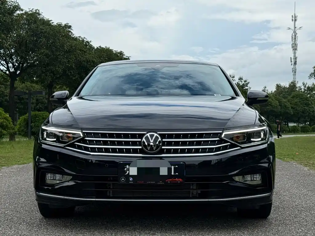 Volkswagen Magotan 2025