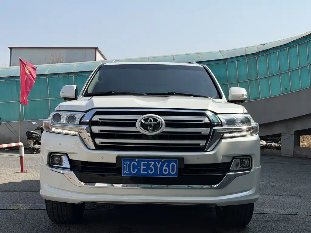 Toyota Land Cruiser 2018 — фото 2