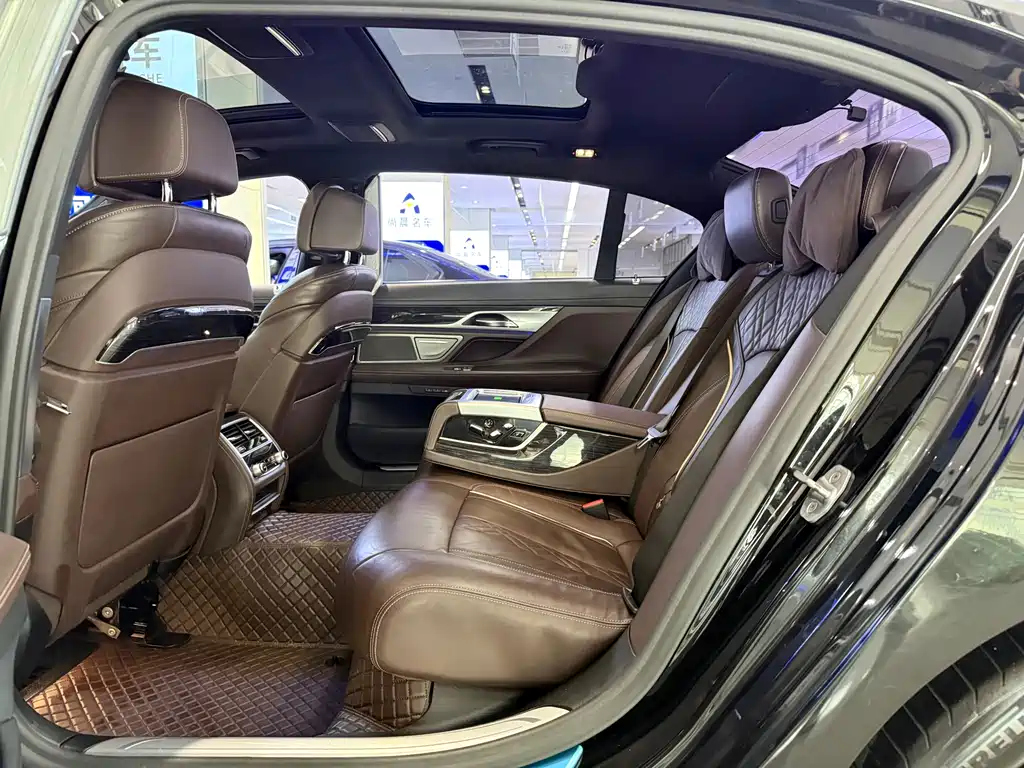 BMW 7 Series 2020 — фото 12