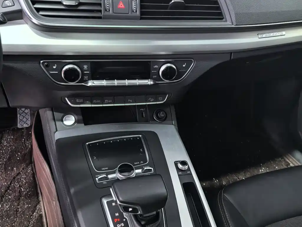 Audi Q5L 2019 — фото 10