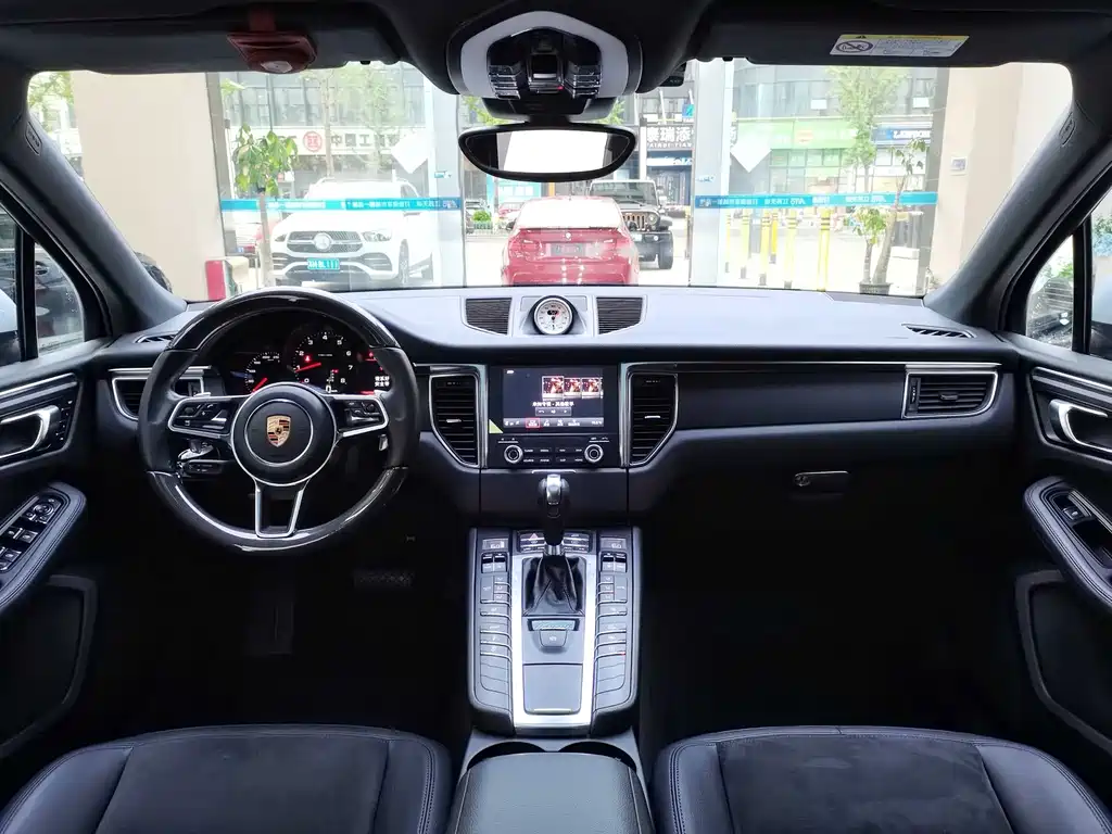 Porsche Macan 2018 — фото 10