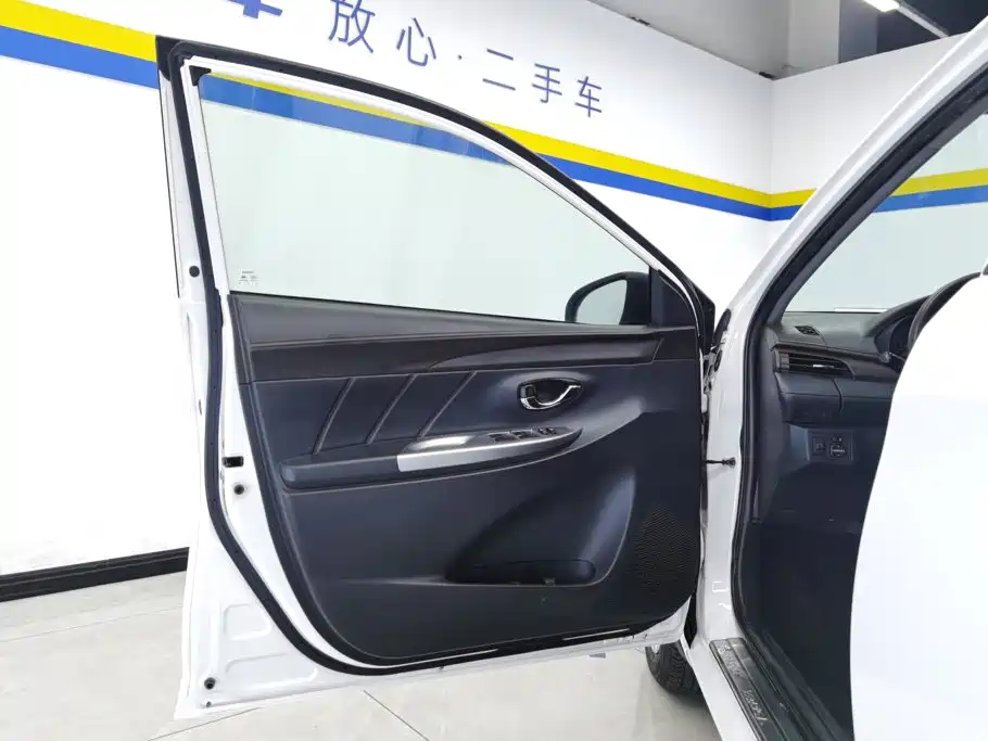 Toyota Yaris L 2015
