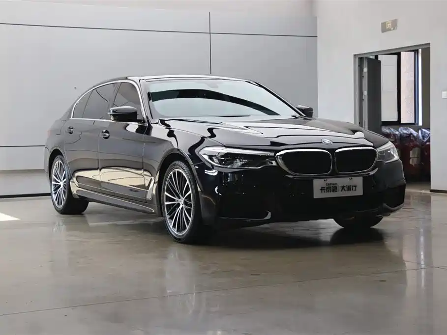 BMW 5 Series 2019 — фото 30