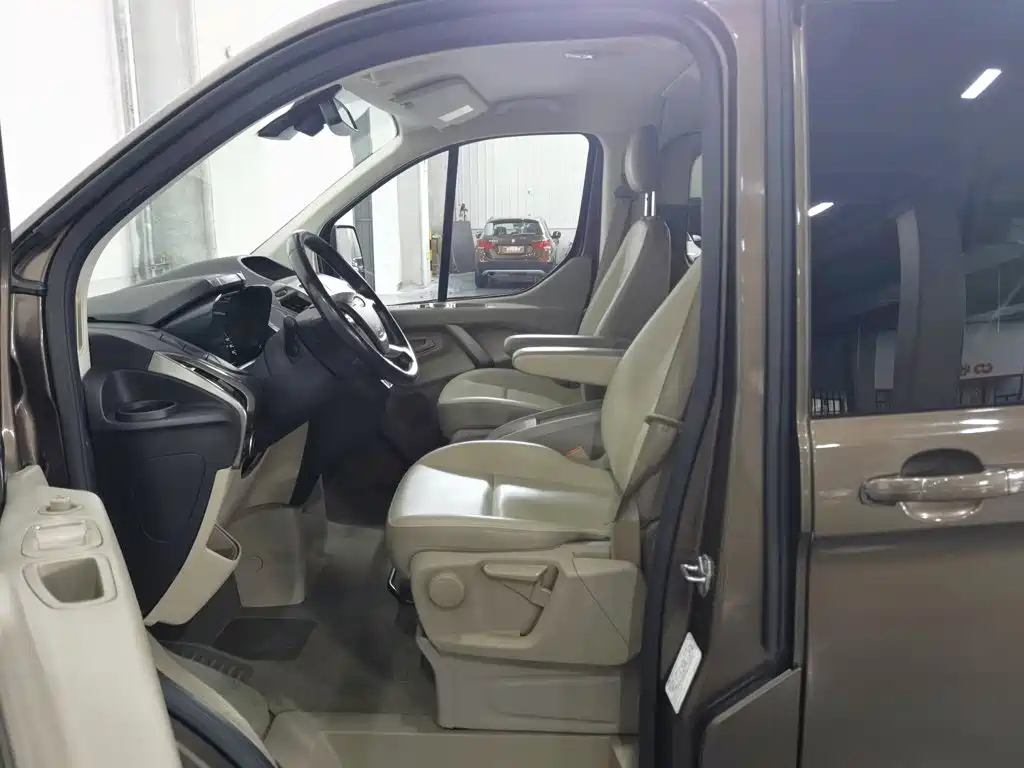 Ford Tourneo 2017 — фото 10