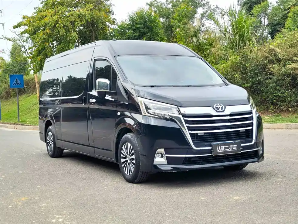 Toyota Hiace 2023 — фото 3