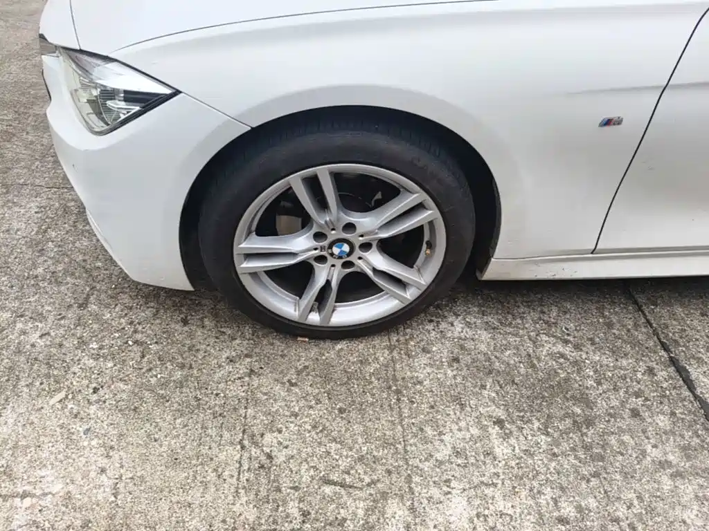 BMW 3 Series 2018 — фото 23