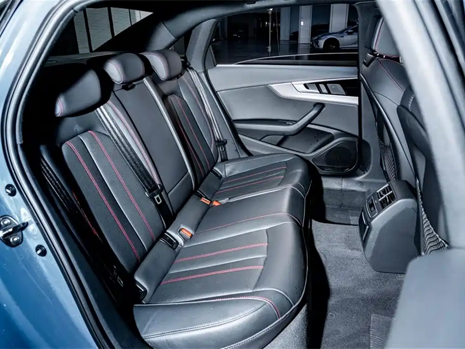 Audi A4L 2023 — фото 24