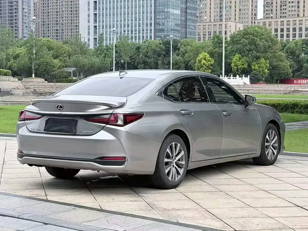 Lexus ES 2019 — фото 9