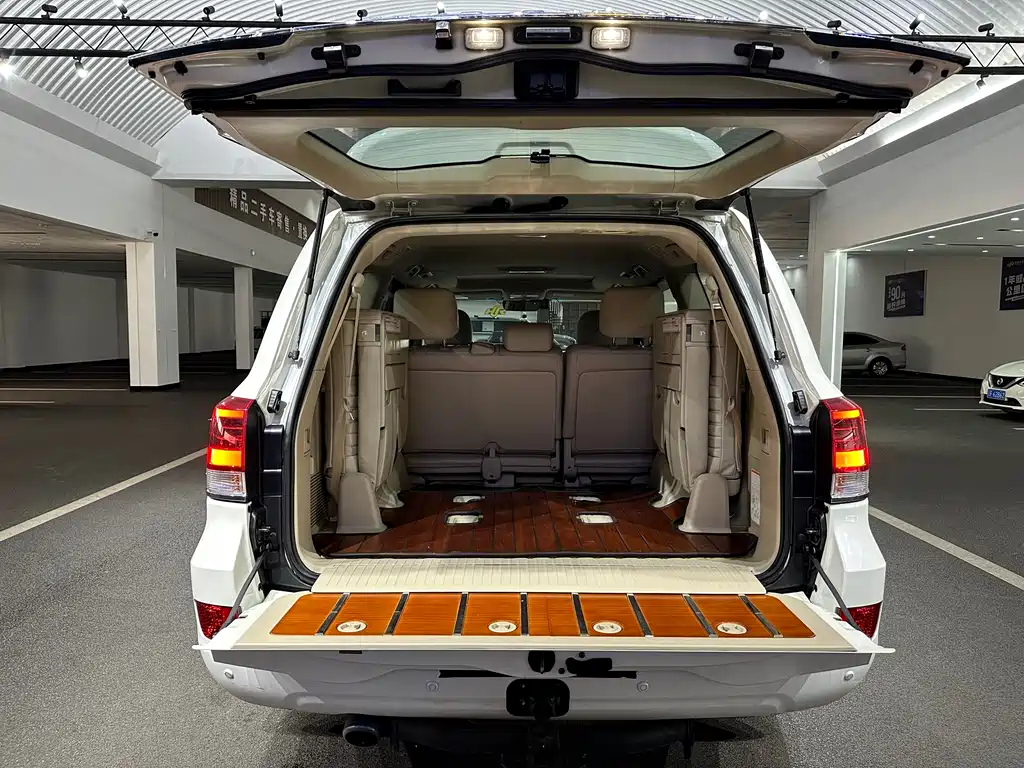 Toyota Land Cruiser 2020 — фото 15