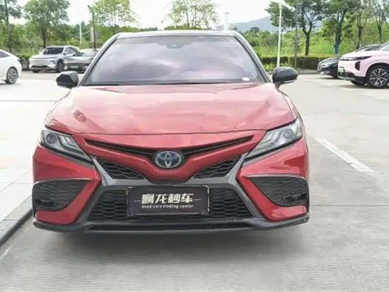 Toyota Camry 2022 — фото 2