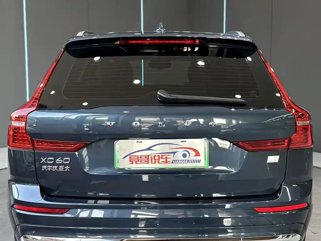 Volvo XC60 Plug-In Hybrid 2023 — фото 7