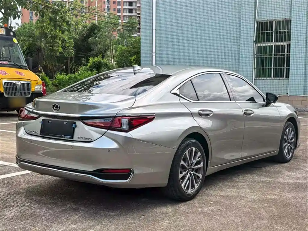 Lexus ES 2022 — фото 6