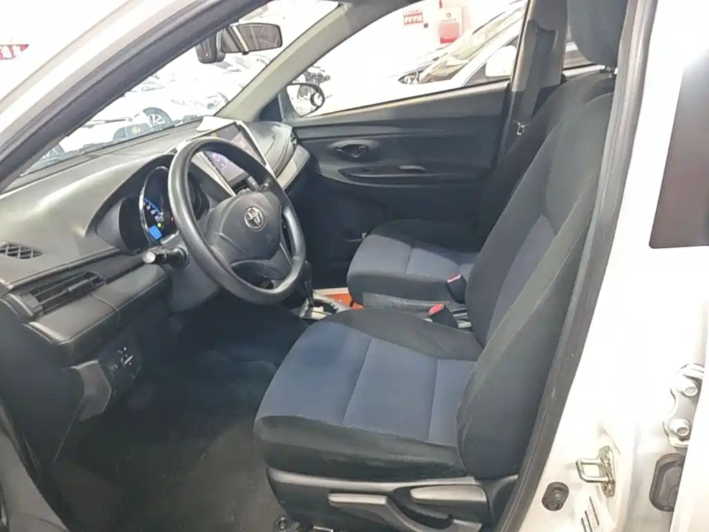 Toyota Yaris L 2019 — фото 15