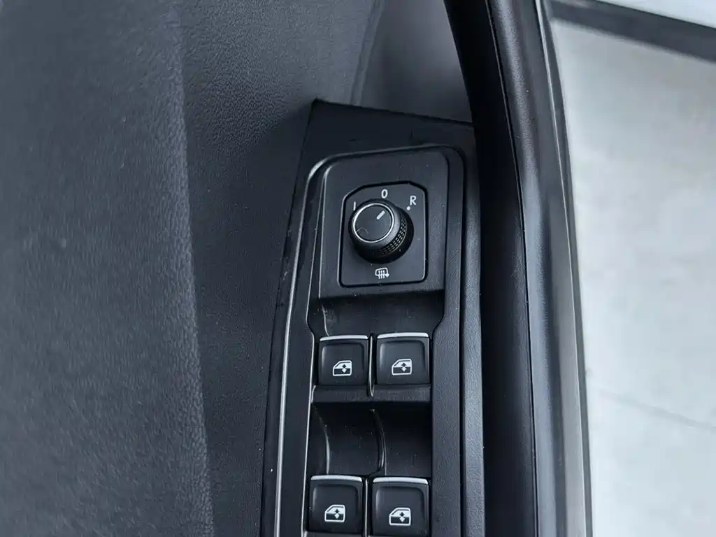 Volkswagen T-Roc 2021 — фото 17