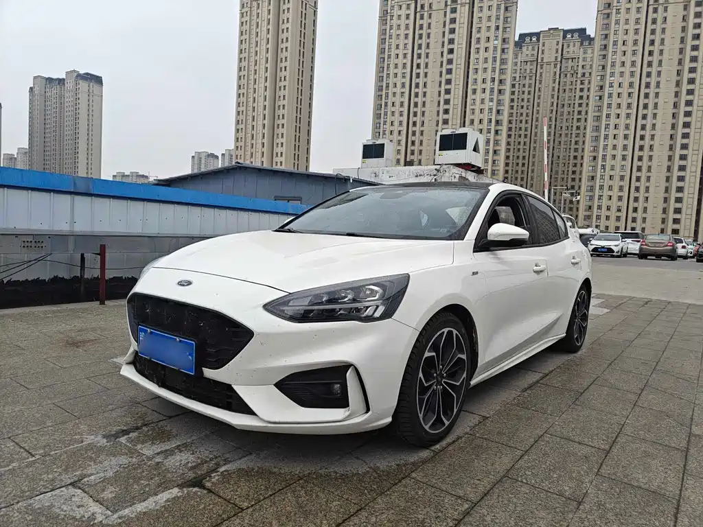 Ford Focus 2019 — фото 1