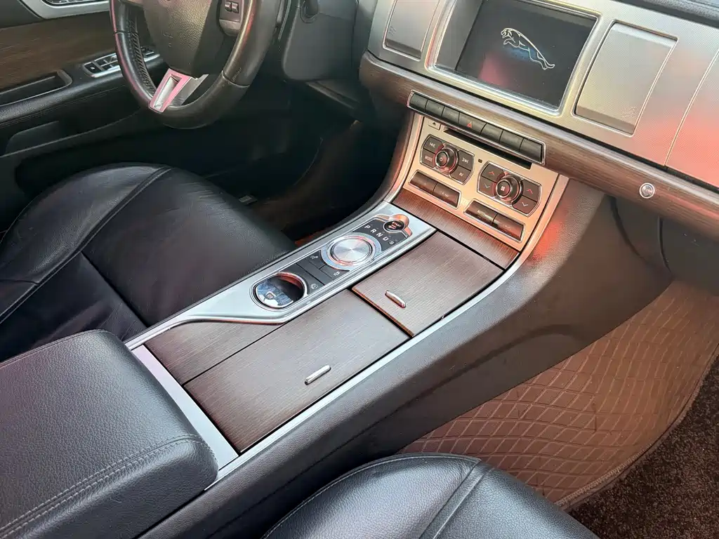 Jaguar XF 2014 — фото 13